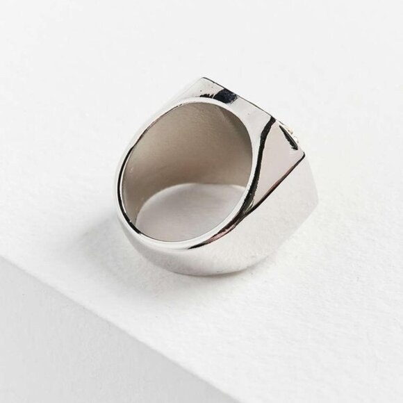 NEW Urban Outfitters Metallic Elephant Signet Ring Size 7 - Picture 3 of 6